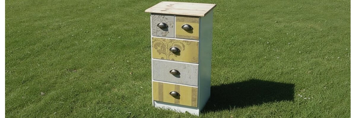 Alte Kommode mit Tapete bekleben - Alte Kommode mit Tapete bekleben