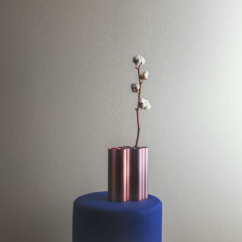 Vliestapete mit glänzendem Hammerschlag Motiv weiß Metalloptik (KG-171532)