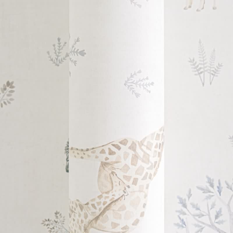 Kinderzimmer Tapete Sfarie Tiere Beige Vliestapete mit Giraffe Zebra Elefant Kindertapete (KG-172211)