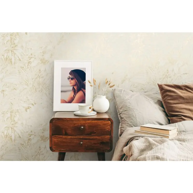 Tapete in Dschungeloptik Beige Gold - Vliestapete mit Palmenstruktur matt livingwalls (KG-174762)