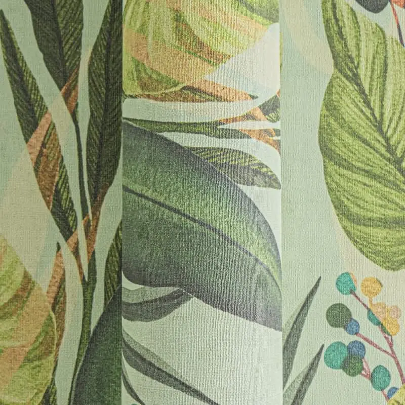 Tropische Tapete mit großflächigem Blattmotiv in Grüntönen auf mintgrünem Grund livingwalls (KG-175226)