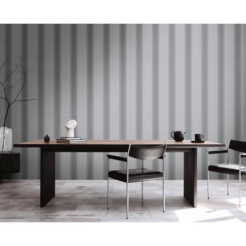 Vliestapete mit grauen Streifen auf mittelgrauem Hintergrund (KG-175905)