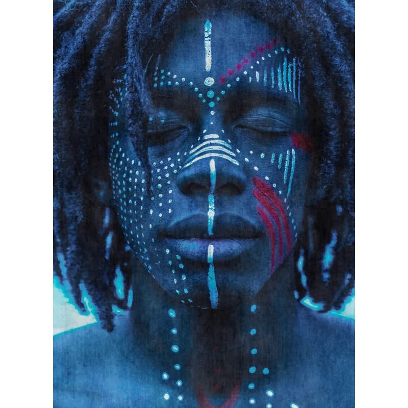 Mikala Designerwerkstatt - Blau & Rot, Bordeaux, Weißiger menschen-Motiv auf hochwertiger Vliestapete (KG-177256)