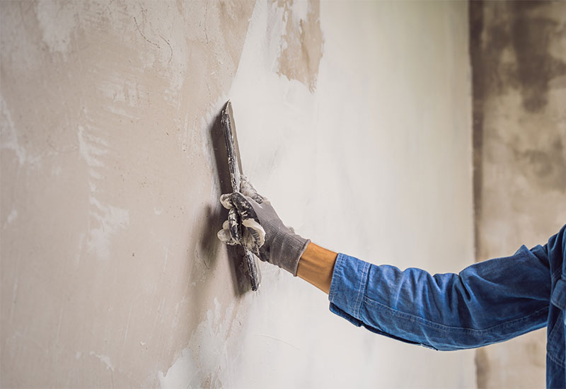 Unebene Wand tapezieren